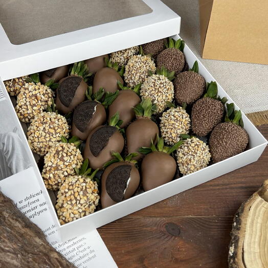 Chocolate-covered strawberries "Brownie" 25-36pcs