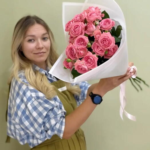 Букет из 7 шт. Розовых кустовых роз Барбадос 60 см