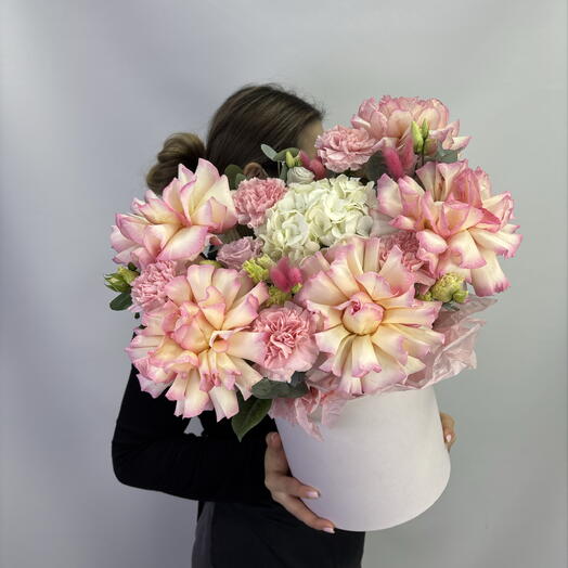 Композиция с ажурной розой, гортензией, эустомой, диантус 🌸
