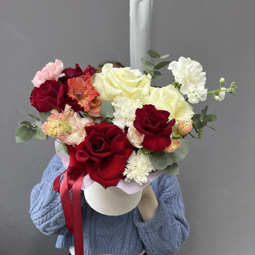 Композиция с Красными Французскими Розами и Гладиолусами 🌹