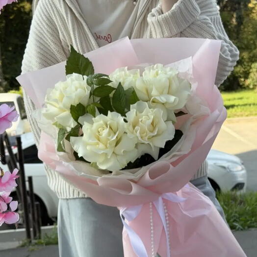 Белые розы ажурные