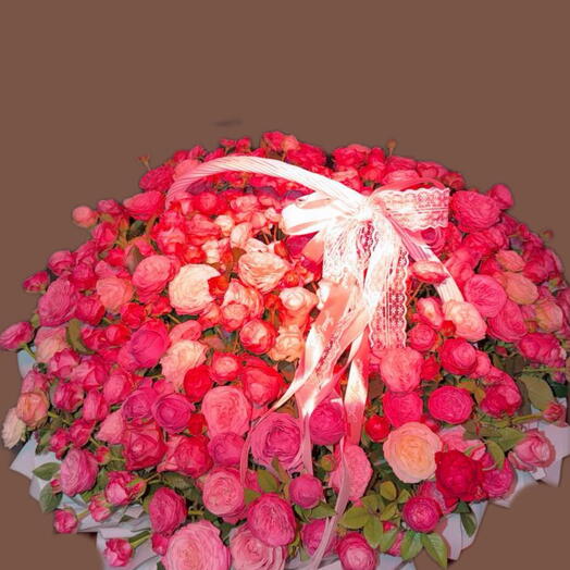 Корзина из 151 кустовой розы
