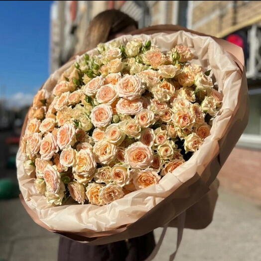 Букет из роскошной кустовой розы Татьяна