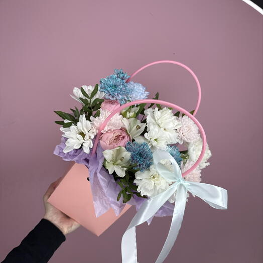 Корзинка пионовидная кустовая Роза, хризантема, диантус, альстромерия, ромашковая хризантема. Для жены, мамы день рождения