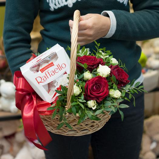 Basket with flowers and chocolates "Romantic gift"