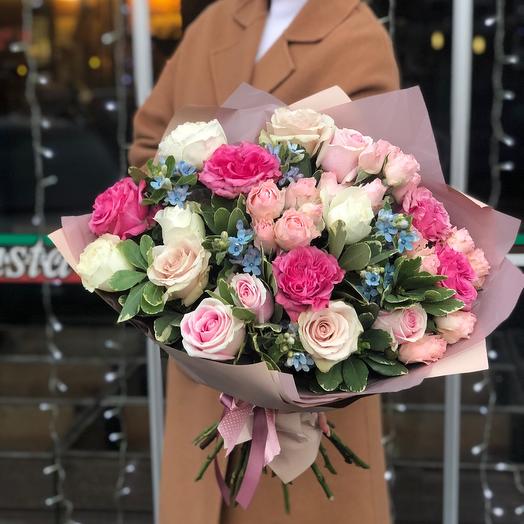 В объятьях роз