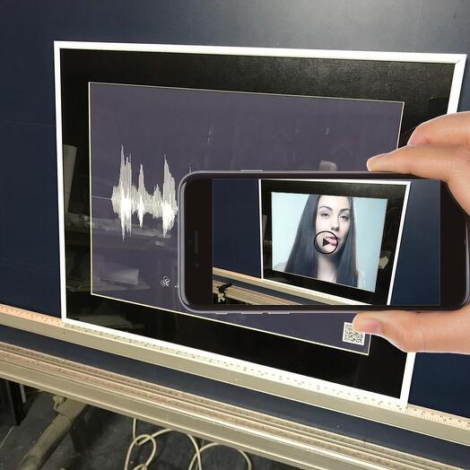 Картина голоса AR (видео внутри картины) XL (36x64 см.) в раме с паспарту