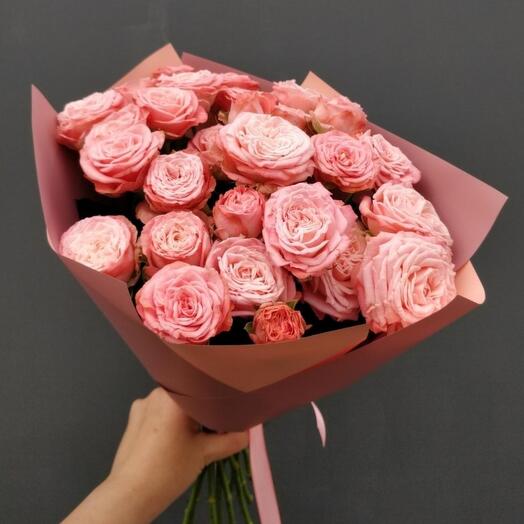7 peony-shaped bush roses Madame Bombastic