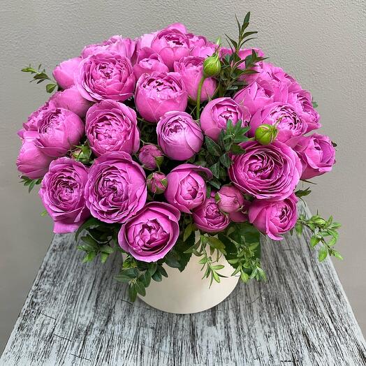 Цветы 🌷в шляпной коробке