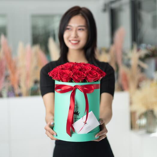 25 красных роз в коробке Тиффани