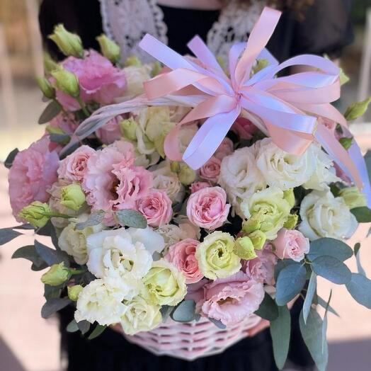 Basket with bush rose and eustoma