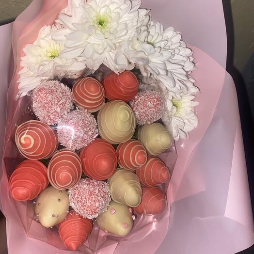 Bouquet of strawberries in chocolate