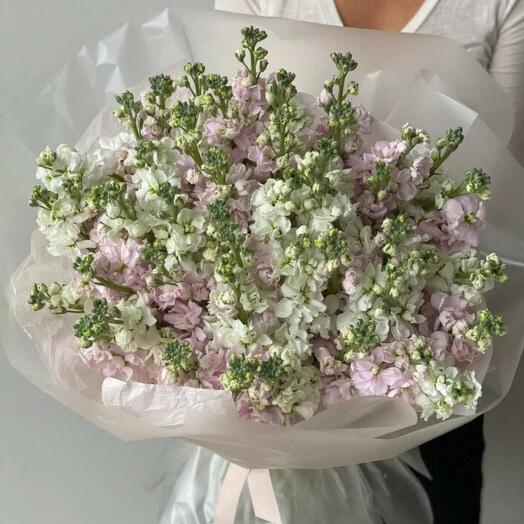 Букет из ароматной маттиолы