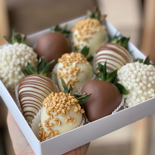 Strawberries in chocolate "Mix"