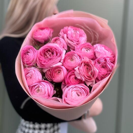 Букет из 15 ранункулюсов