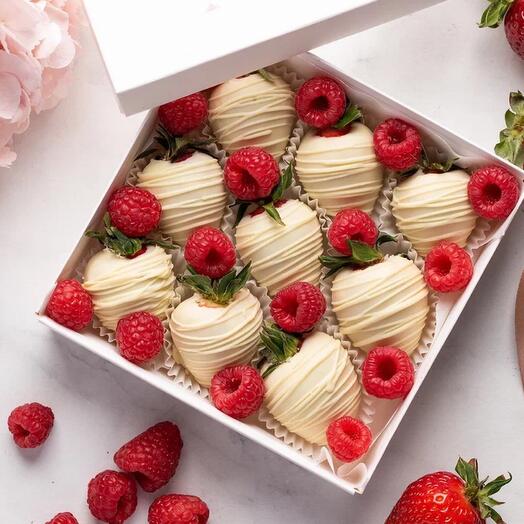 Клубника в шоколаде White Berry