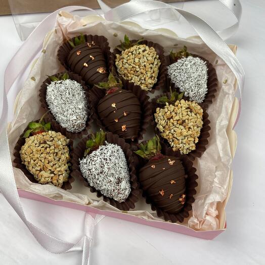 Fresas cubiertas de chocolate con arándanos