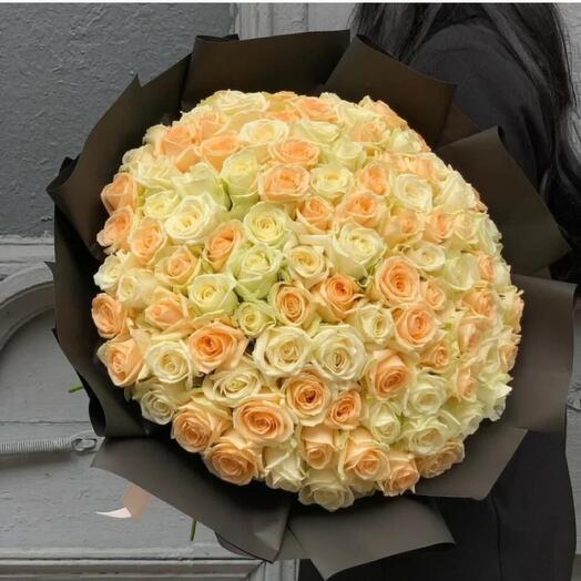 101 Mixed White And Peach Rose Bouquet