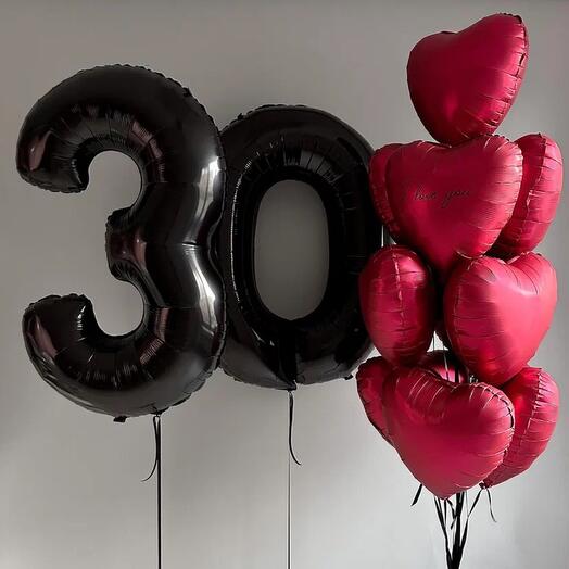 Набор на 30 лет с черными цифрами и фонтаном из сердец