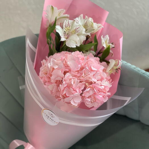 Букет-комплимент с гортензией