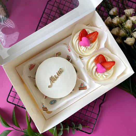 Набор бенто-торт и 2 капкейка «Маме»