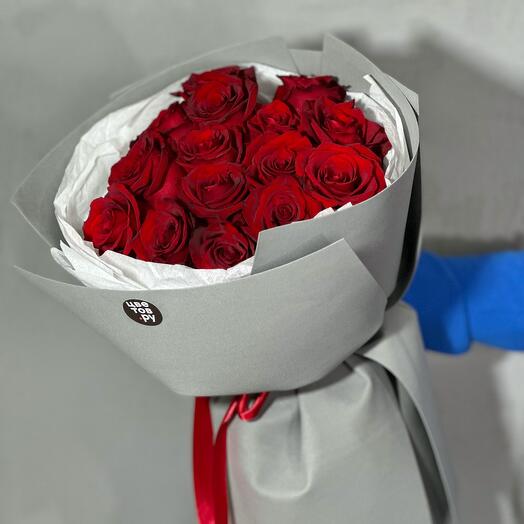 Roses classic red bouquet 15 buds