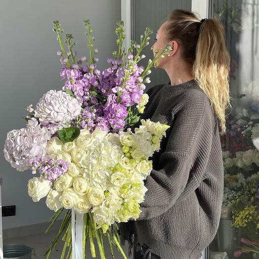 VIOLET XXL мега обьемный букет с гортензией, розами и ароматной маттиолой