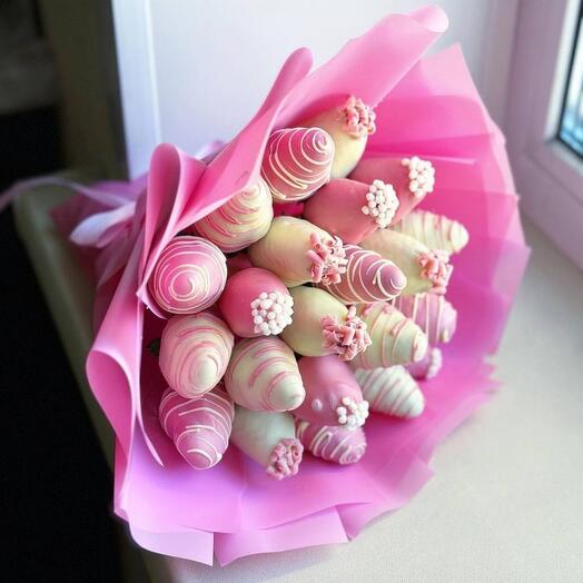 Strawberry bouquet of 19 berries