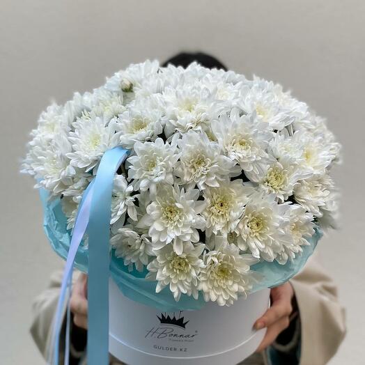Пышная коробочка из хризантем