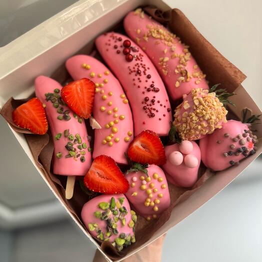 Бананы и клубника в шоколаде