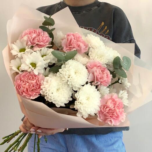 Нежный букет с ромашкой в розовых и белых тонах 🌸