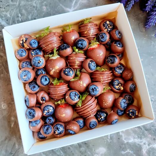 Blueberries+chocolate-covered strawberries