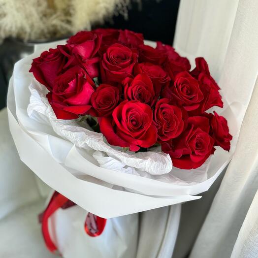 Красные розы️