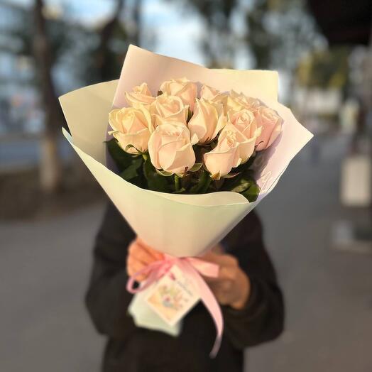 Bouquet of 11 cream roses