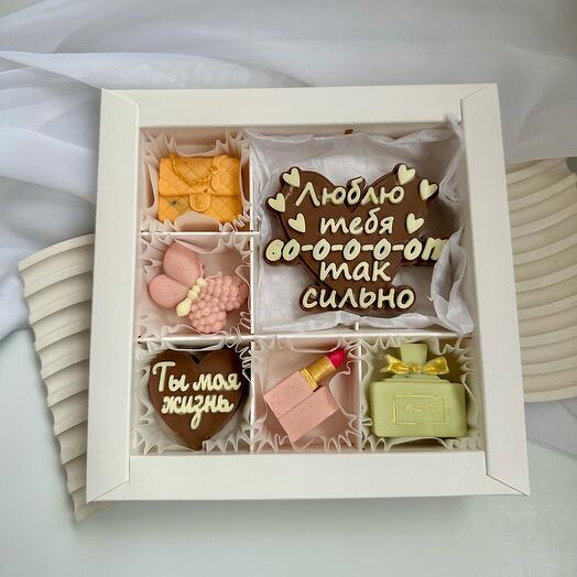 Juego de dulces hechos a mano de chocolate con nueces y frutas