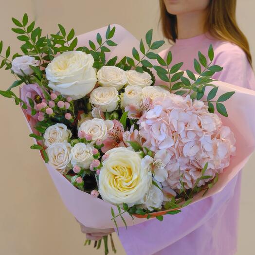 Шикарный букет N 25 с розовой гортензией и пионовидными белыми розами🌸