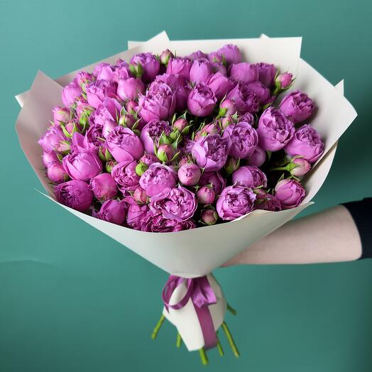Bouquet of flowers from 15 peony-shaped bush roses Misty Bubbles