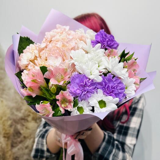 Ramo de hortensias, Dianthus y alstroemeria