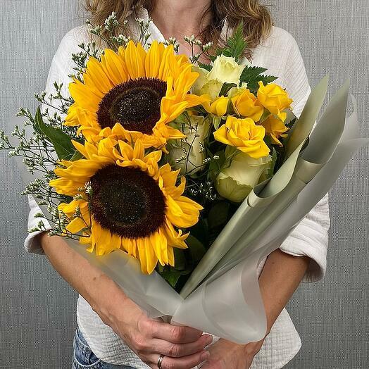 Girasoles y rosas