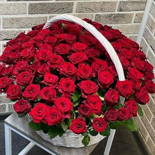 Корзина из 101 розы