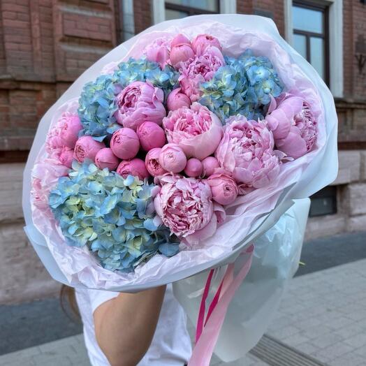 Original bouquet with peonies
