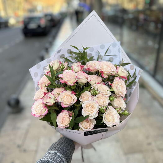 Wtite pink sprey roses