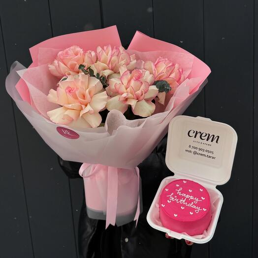 Букет из 5 роз и эвкалипта + бенто торт