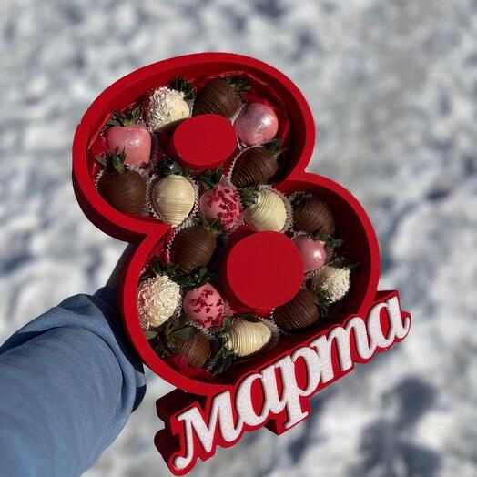 Премиальная коробочка 8 марта клубника в шоколаде