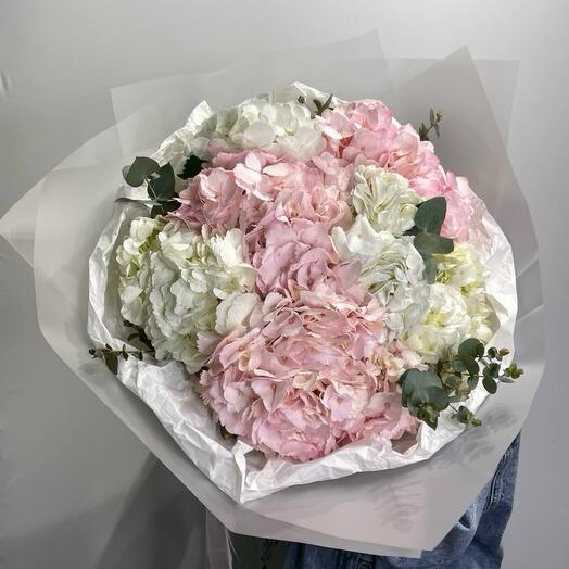Гортензии розовые и белые с эвкалиптом 😍