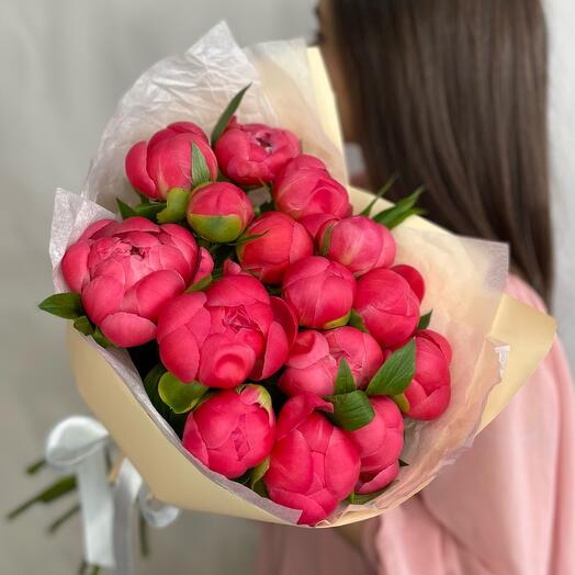 15 коралловых пионов