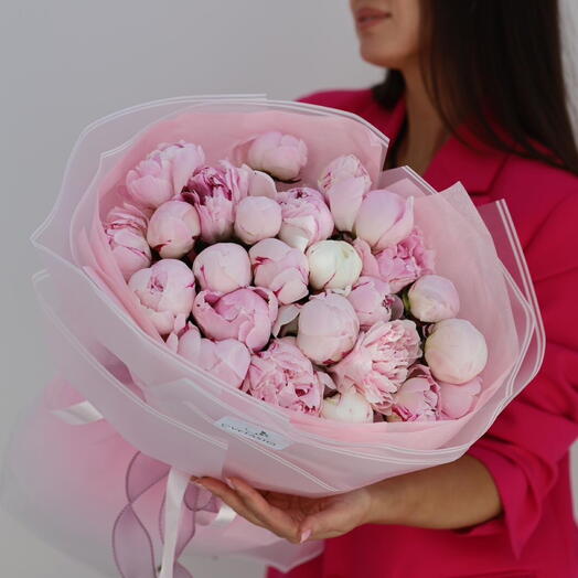 Букет из 25 пионов