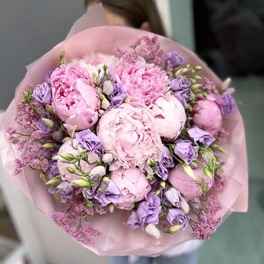 Peonias y lisantium