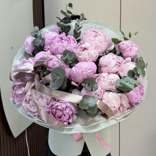 Букет из пионов