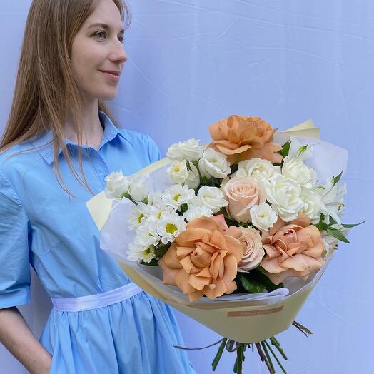 Букет Капучино с розами и лизиантусом